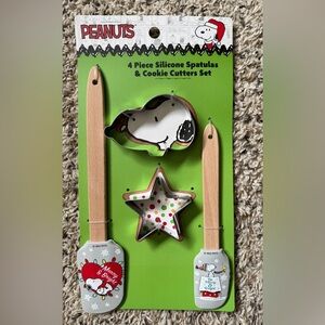 🎄Peanuts Silicone Spatula & Cookie Cutter Set, NWT